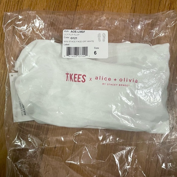 Alice + Olivia Lily Flip Flop in Women’s size 6, NWT - Picture 5 of 5